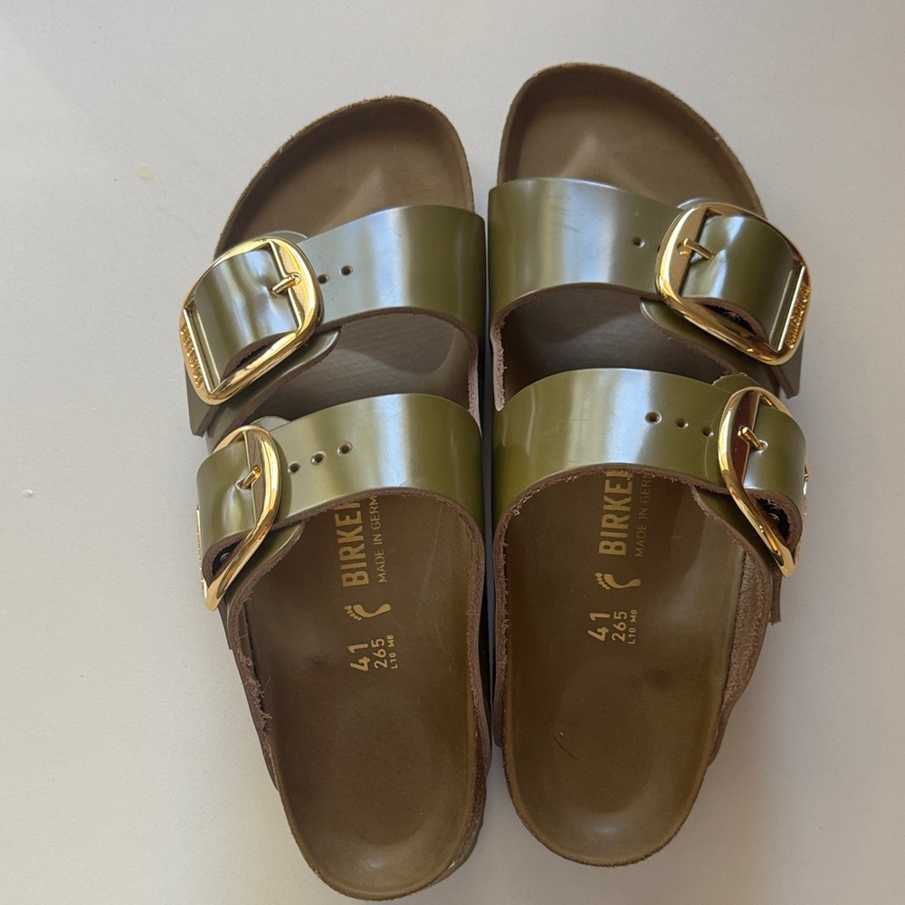 Birkenstock Arizona Big Buckle Patent Sandal in Mud Green
